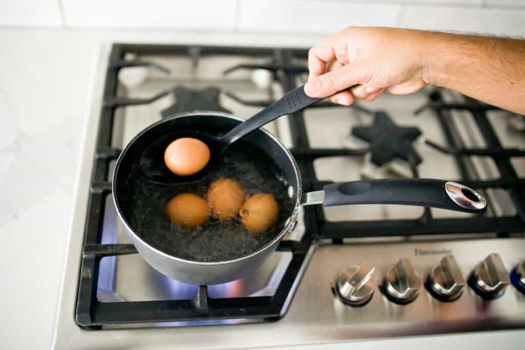 4 eggs in boiling water